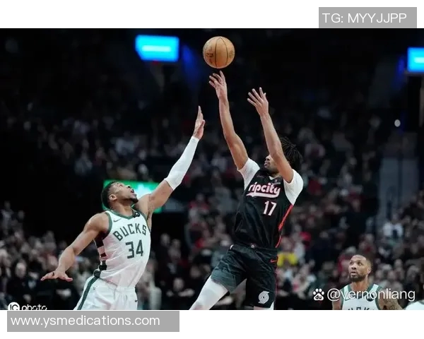 雄鹿主场大胜，西蒙斯砍下三双：完美呈现团队篮球与个人荣耀